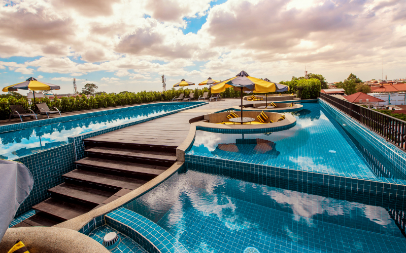 Akas-Pool Beach & Bar